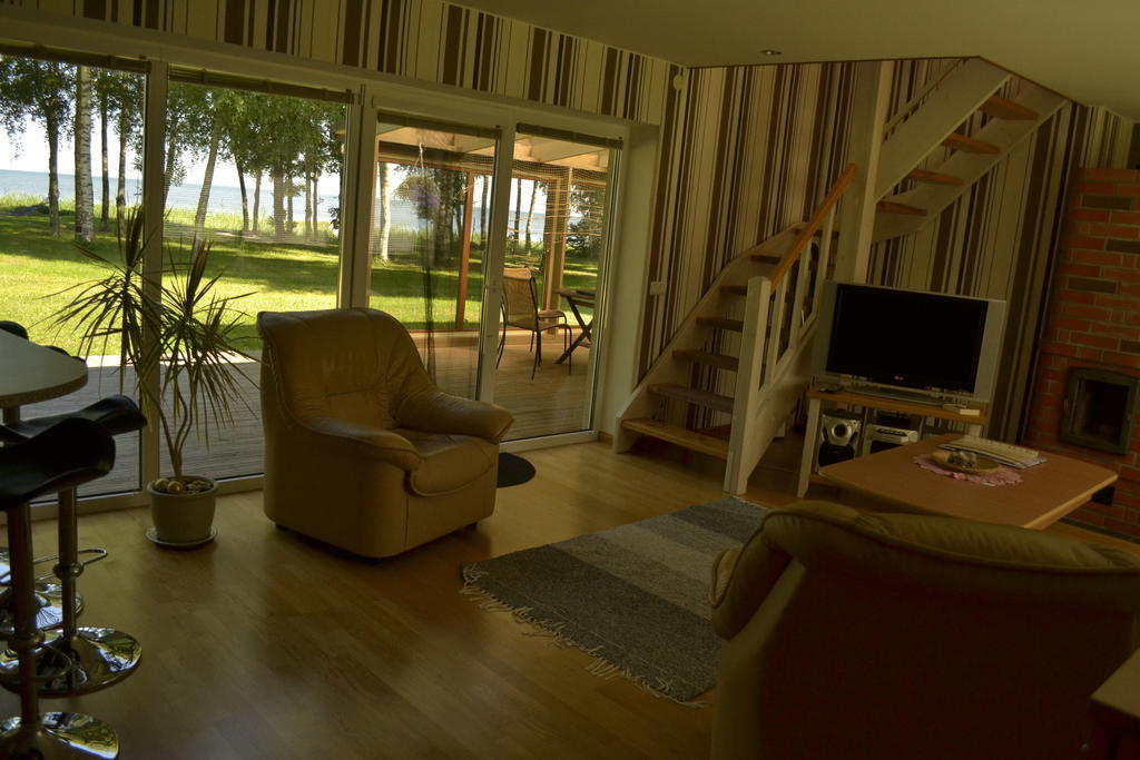Mere Holiday House Salme Phòng bức ảnh
