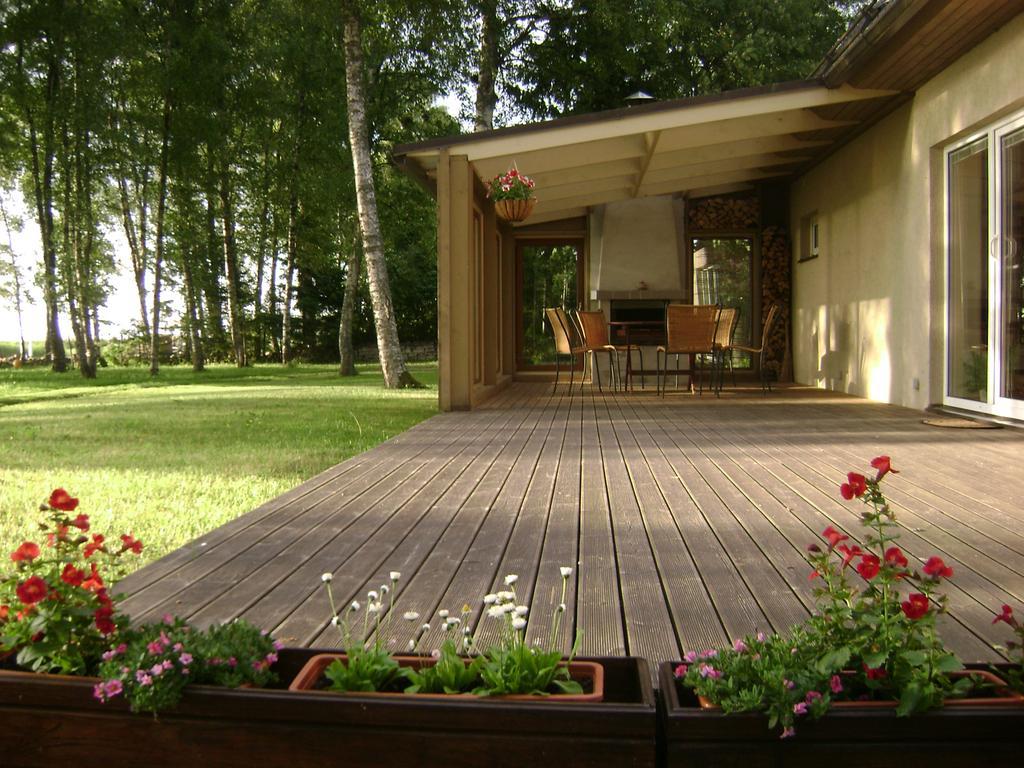 Mere Holiday House Salme Ngoại thất bức ảnh