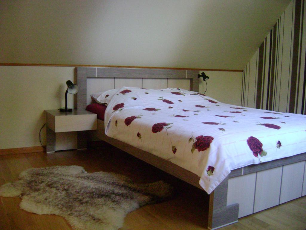 Mere Holiday House Salme Ngoại thất bức ảnh